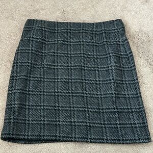 Vintage Eddie Bauer Women’s Wool Blend Black and Grey Plaid Skirt Size 12